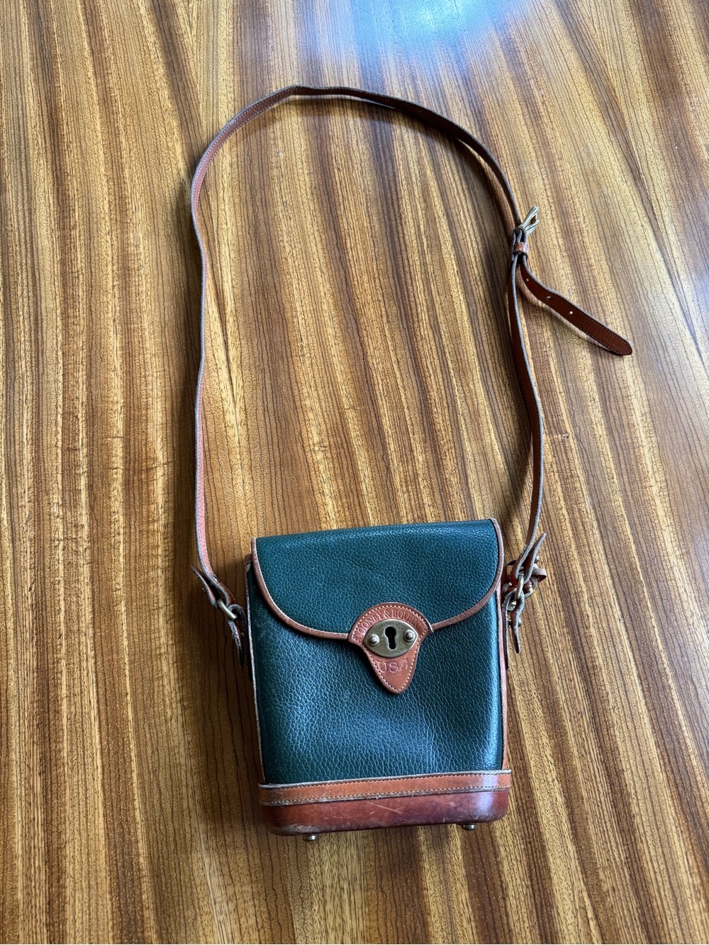 Dooney & Bourke USA Vintage All Weather Leather Crossbody Shoulder Bag